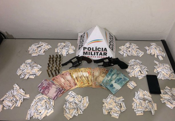 Drogas, dinheiro, armas e munição foram apreendidas em São João Nepomuceno