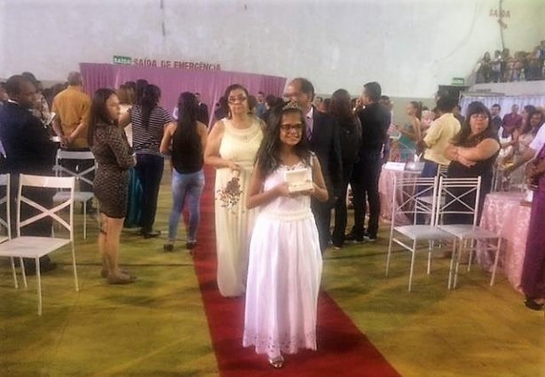 Oitenta e seis casais oficializaram o matrimônio nesta noite de quinta-feira em Cataguases