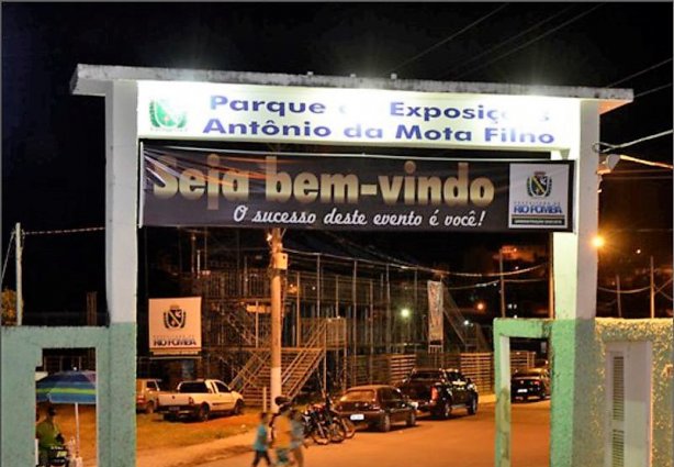 A agressão que levou a jovem à morte ocorreu no interior do recinto onde acontece uma exposição agropecuária