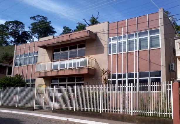 O prefeito de Argirita divulga vídeo para incentivar o investimento de empresários no município (Foto: Raymundo P. Netto)