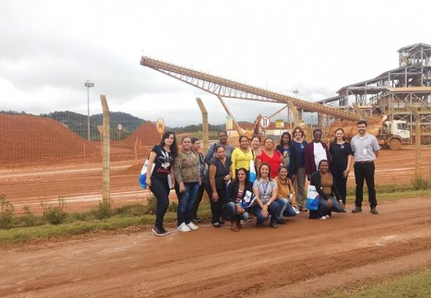 A formalização da parceria foi marcada pela visita de 17 costureiras à Unidade de Miraí