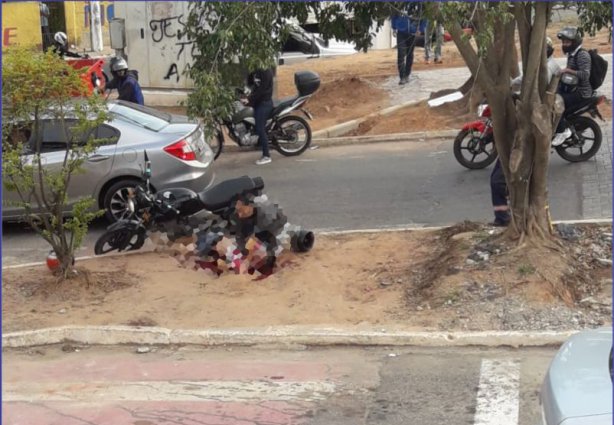 Em Ubá, pai e filho foram alvejados no meio da rua em cima de uma motocicleta