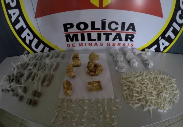 A Polícia Militar fazia patrulhamento quando recebeu informação que havia drogas enterradas