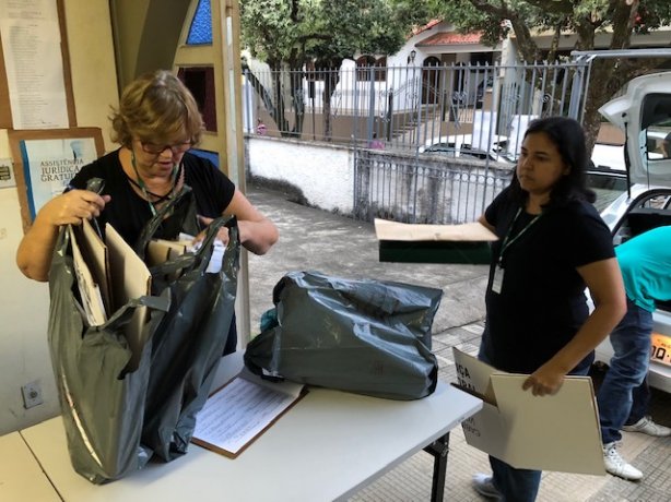 A primeira urna chegou ao Cart&oacute;rio Eleitoral &agrave;s 17h45min