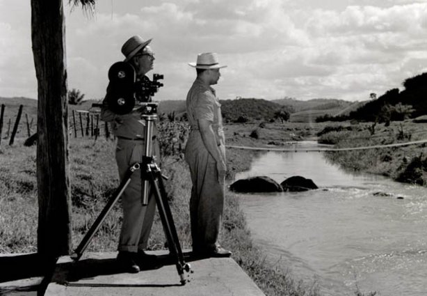 Humberto Mauro durante filmagem de um de seus filmes na região de Cataguases (Reprodução)