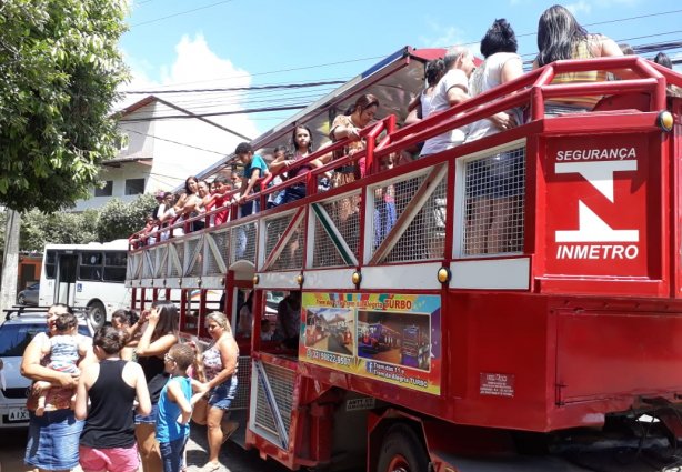 O passeio no Trio da Alegria foi um dos momentos mais concorridos da festa das crianças