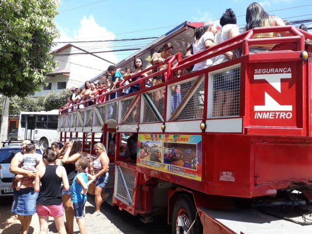 O passeio no Trio da Alegria foi um dos momentos mais concorridos da festa das crian&ccedil;as