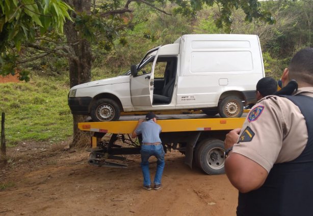 A caminhonete foi rebocada para o pátio do auto-socorro Toledo 