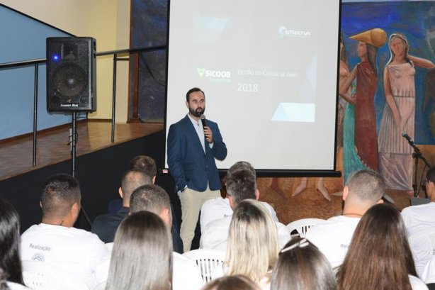 Thiago Penha abriu o evento com uma palestra sobre  &quot;Gest&atilde;o Financeira de Pequenos Neg&oacute;cios&quot;