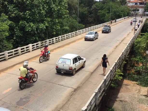 Caminh&otilde;es at&eacute; 16 toneladas v&atilde;o continuar passando sobre a &quot;ponte nova&quot;