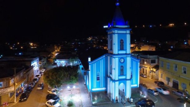 Al&eacute;m de ter levado dinheiro o criminoso destruiu portas e um cofre no interior da igreja